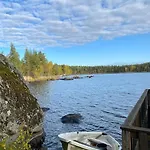 Elaemyksellinen Tuurujaerven Rannalla. Ulvila