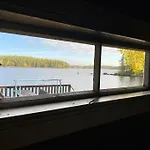 Elaemyksellinen Tuurujaerven Rannalla. Villa