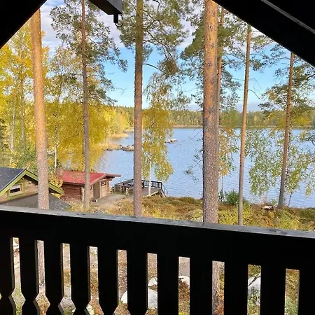 Willa Elaemyksellinen Tuurujaerven Rannalla. Ulvila