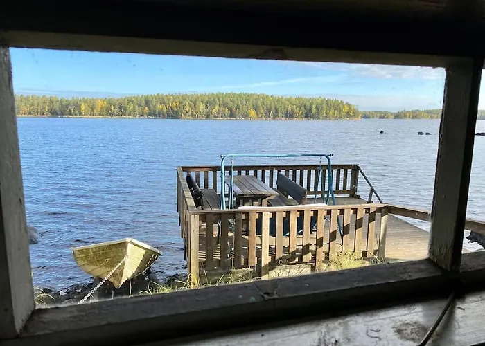 Elaemyksellinen Tuurujaerven Rannalla. Willa