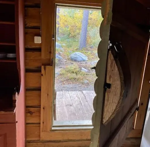 Elaemyksellinen Tuurujaerven Rannalla. Ulvila